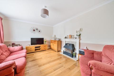 10 Cedar Close, Warlingham, CR6 9DL