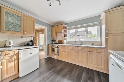 10 Cedar Close, Warlingham, CR6 9DL