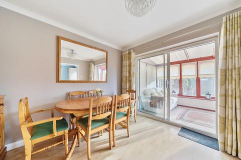 10 Cedar Close, Warlingham, CR6 9DL
