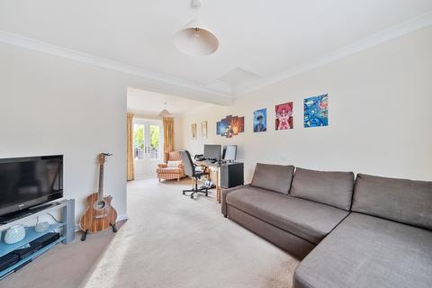 10 Cedar Close, Warlingham, CR6 9DL