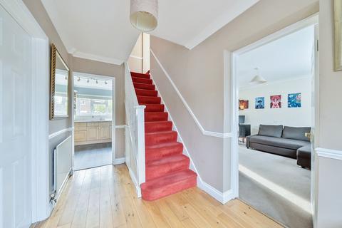 10 Cedar Close, Warlingham, CR6 9DL