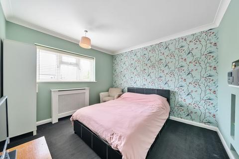10 Cedar Close, Warlingham, CR6 9DL