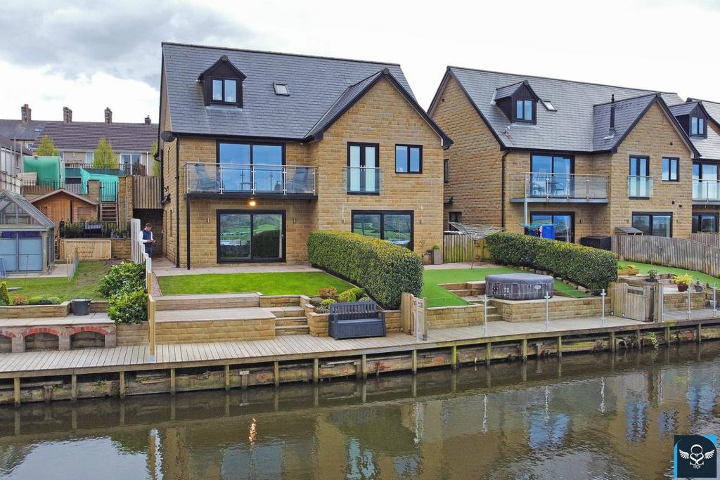 Simpsons Wharf, Hapton 3 bed semidetached house for sale £300,000