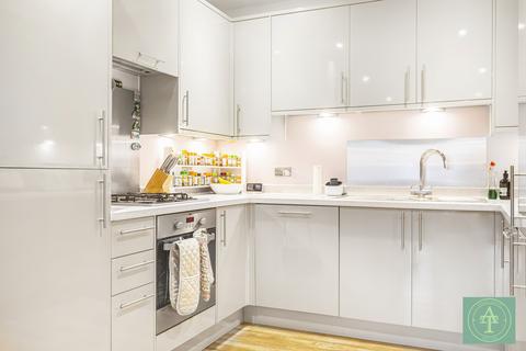21, Bluebonnet Court, 4 Ruby Mews, London, N13 4EN