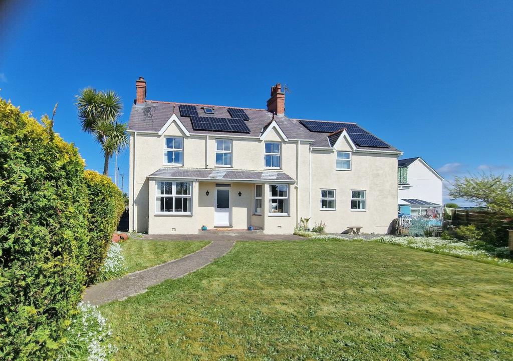Amlwch Road, Benllech, TynYGongl LL74 5 bed detached house for sale