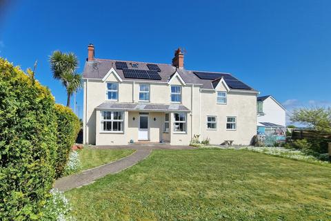 5 bedroom detached house for sale, Amlwch Road, Benllech, Tyn-Y-Gongl LL74