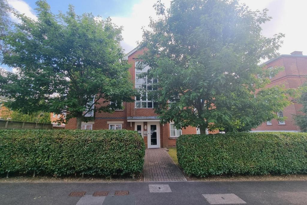 REGENTS COURT, KNOWLE VILLAGE 1 bed apartment for sale - £165,000