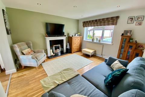 3 bedroom terraced house for sale, Wetherby, Kings Meadow Close, LS22