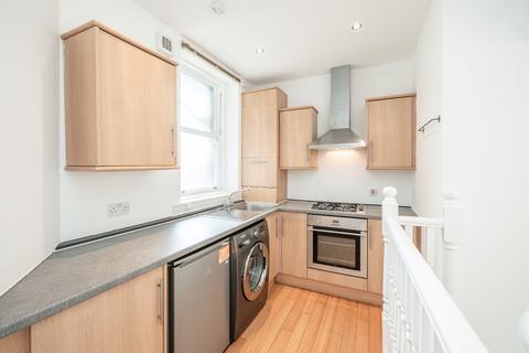 2 bedroom flat to rent, Bellevue Road, Edinburgh, EH7