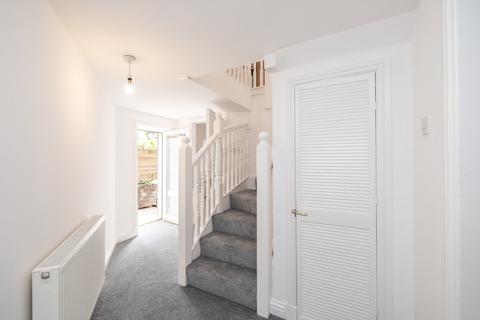 2 bedroom flat to rent, Bellevue Road, Edinburgh, EH7