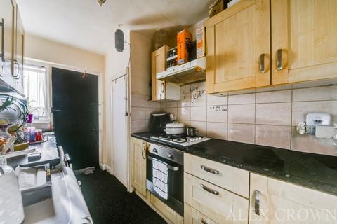 2 bedroom flat for sale, Queens Court, Kenton Lane, Harrow