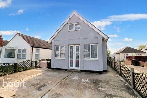 3 bedroom chalet for sale, Golf Green Road, Clacton-On-Sea