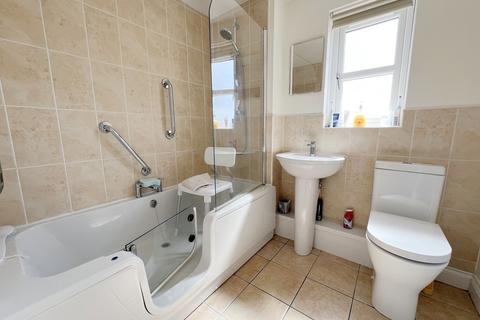 2 bedroom flat for sale, Hawks Edge, West Moor, Newcastle upon Tyne, Tyne and Wear, NE12 7DR
