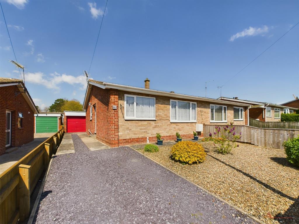 Park Avenue, Driffield, YO25 5EN 2 bed semidetached bungalow for sale