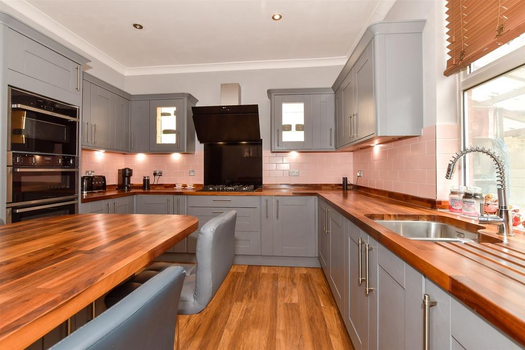 Fitzroy Avenue, Broadstairs, Kent 4 bed semidetached house for sale