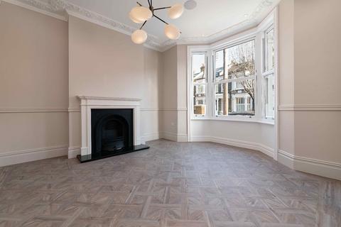 4 bedroom terraced house to rent, Eccles Road, Wandsworth, SW11 1LX
