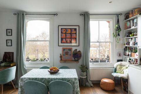 1 bedroom flat for sale, Clapham Common South Side, London SW4