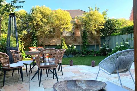 23 Lakeside Drive, Chobham, Woking, GU24 8BD