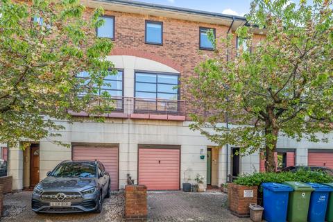 4 bedroom terraced house for sale, Plover Way, Surrey Quays
