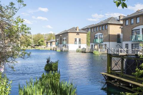 6 Plover Way, London, SE16 7TT