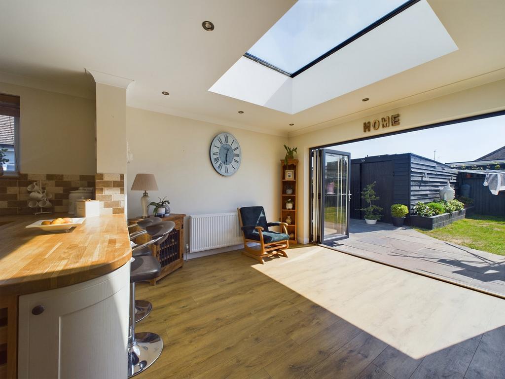 Southwold Crescent, Benfleet, SS7 4 bed chalet for sale £450,000