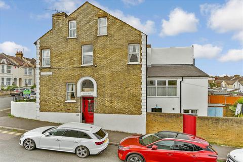4 bedroom end of terrace house for sale, Jersey Road, Strood, Rochester, Kent