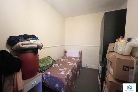 2 bedroom terraced house to rent, Trafford Road, Leicester LE5