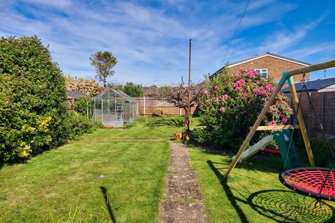 3 bedroom detached bungalow for sale, Hamtun Gardens, Totton SO40