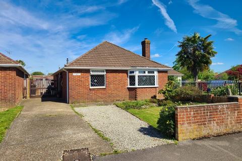 3 bedroom detached bungalow for sale, Hamtun Gardens, Totton SO40