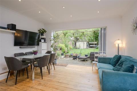 25 Piper Road, Kingston Upon Thames, KT1 3EX