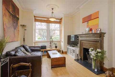 25 Piper Road, Kingston Upon Thames, KT1 3EX