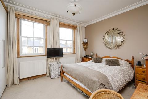 25 Piper Road, Kingston Upon Thames, KT1 3EX