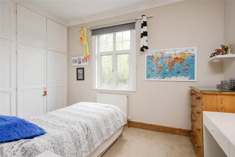 25 Piper Road, Kingston Upon Thames, KT1 3EX