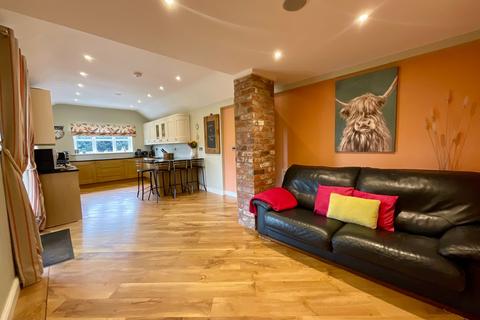 5 bedroom detached house for sale, The Green, Fulford