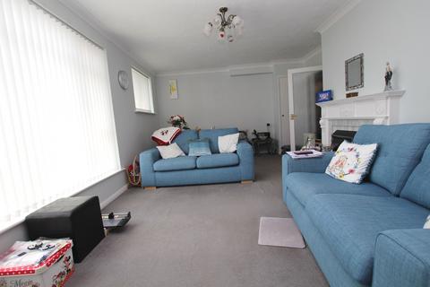 2 bedroom flat for sale, Kings Court, Kings Parade, Holland-on-Sea, Clacton-on-Sea