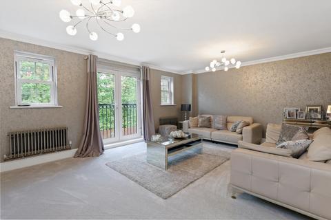 4 bedroom terraced house for sale, Haines Court, Weybridge, Surrey, KT13