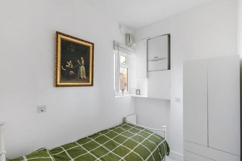 2 bedroom flat for sale, Mossbury Road, London