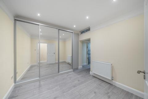 2 bedroom flat to rent, Replingham Road London SW18