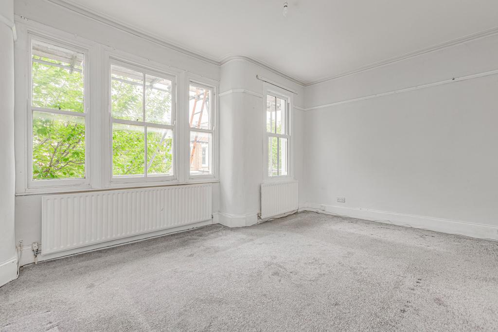 Edenvale Street, London 3 bed to rent £2,800 pcm (£646 pw)
