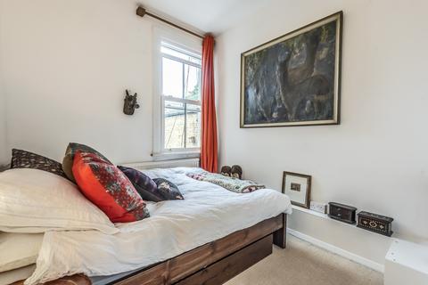2 bedroom apartment to rent, Gartmoor Gardens London SW19