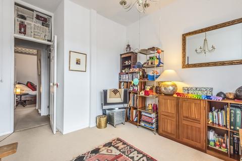 2 bedroom apartment to rent, Gartmoor Gardens London SW19