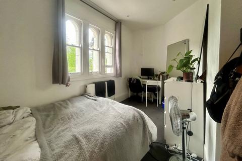 5 bedroom flat for sale, Flat 2, 221 Belsize Road, Kilburn, London, NW6 4AA