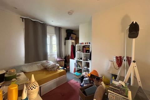 5 bedroom flat for sale, Flat 2, 221 Belsize Road, Kilburn, London, NW6 4AA