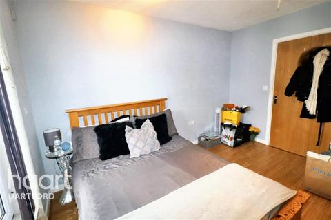 2 bedroom flat to rent, Crawford Avenue, DA1