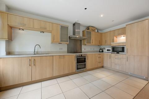 3 bedroom flat for sale, Hercies Road, Uxbridge UB10