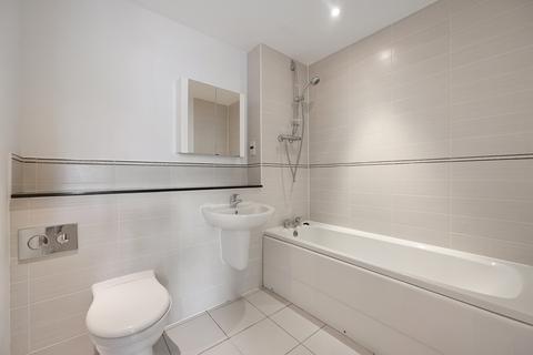 3 bedroom flat for sale, Hercies Road, Uxbridge UB10