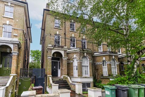 3 bedroom flat to rent, King Henry's Road, London, NW3.