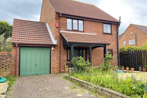3 bedroom detached house for sale, Admirals Close, Fawley