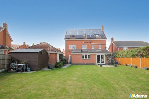 5 bedroom detached house for sale, Fox Bank Close, Widnes