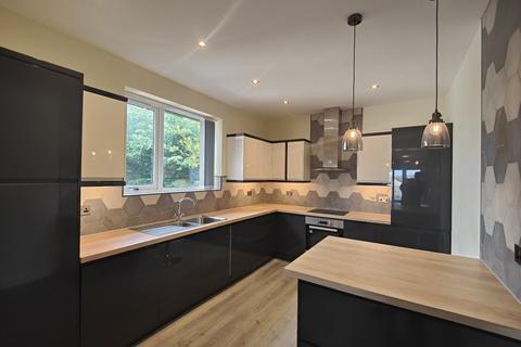 2 bedroom flat to rent, Briestfield Road, Grange Moor, Wakefield, West Yorkshire, UK, WF4